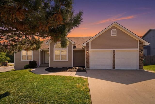 4421 SW Hillside Drive, Lee's Summit, MO 64082