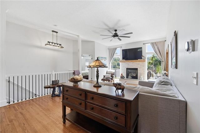 4421 SW Hillside Drive, Lee's Summit, MO 64082