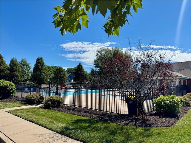 4421 SW Hillside Drive, Lee's Summit, MO 64082