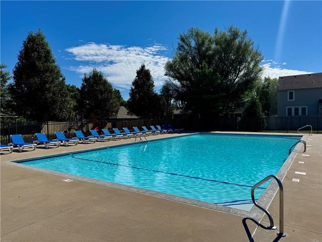 4421 SW Hillside Drive, Lee's Summit, MO 64082