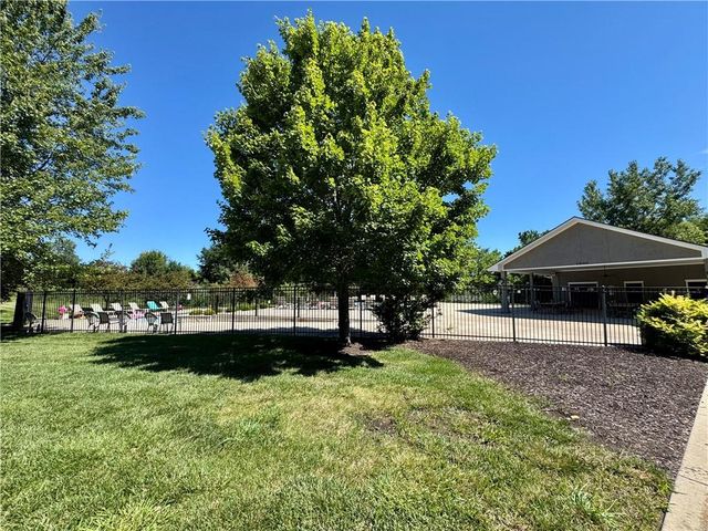 4421 SW Hillside Drive, Lee's Summit, MO 64082