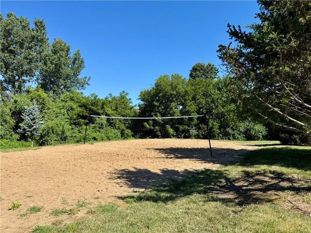 4421 SW Hillside Drive, Lee's Summit, MO 64082