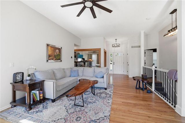 4421 SW Hillside Drive, Lee's Summit, MO 64082