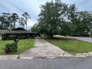 1 Holly Corner, Diamondhead, MS 39525
