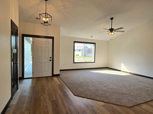 707 Council Court, Ellendale, MN 56026