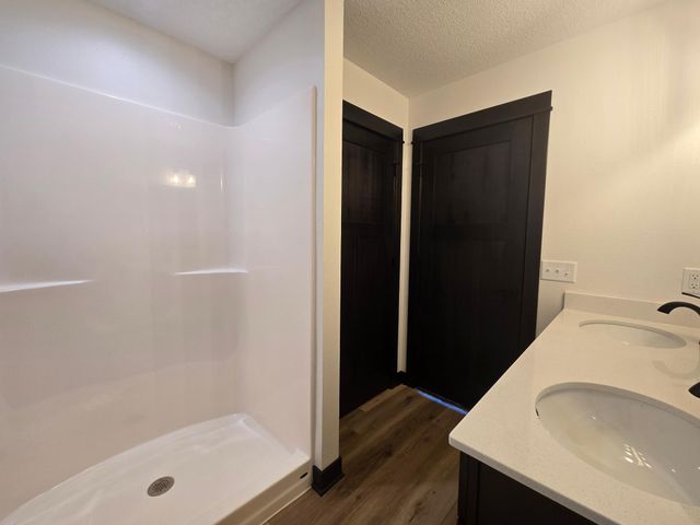 707 Council Court, Ellendale, MN 56026