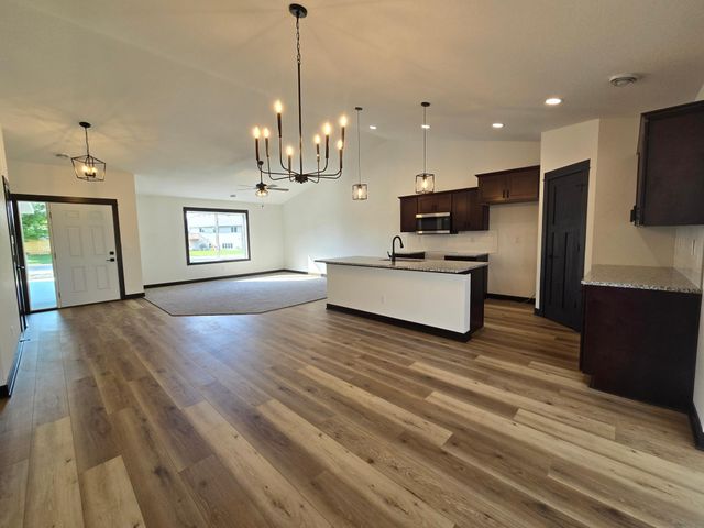 707 Council Court, Ellendale, MN 56026