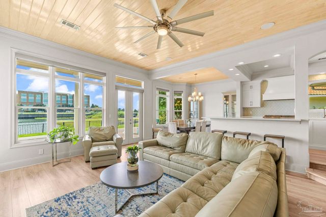 43 Port Royal Way, Pensacola, FL 32502