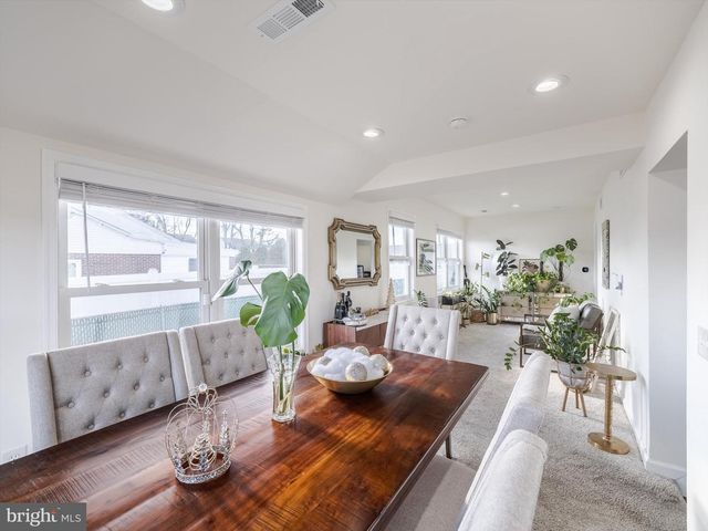 105 W KEYSTONE AVE, Wilmington, DE 19804