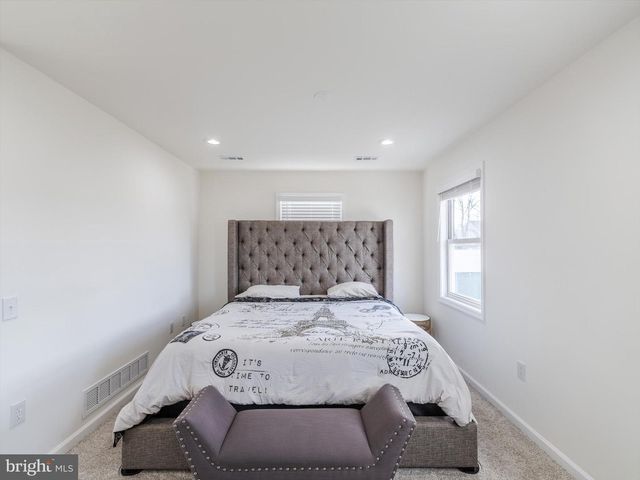 105 W KEYSTONE AVE, Wilmington, DE 19804