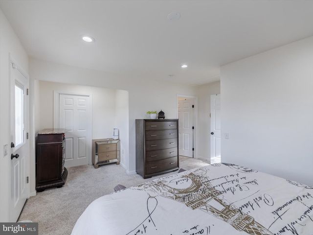 105 W KEYSTONE AVE, Wilmington, DE 19804