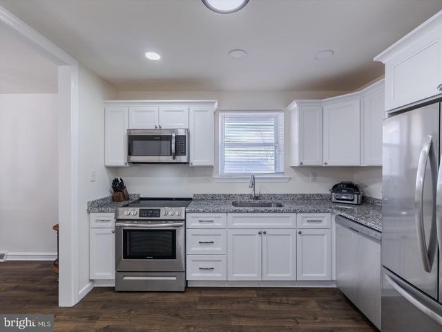 105 W KEYSTONE AVE, Wilmington, DE 19804