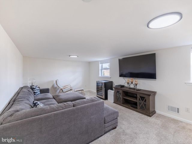 105 W KEYSTONE AVE, Wilmington, DE 19804