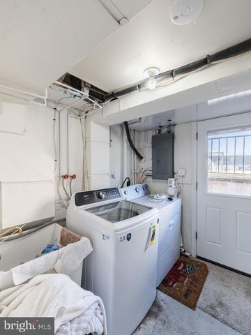 105 W KEYSTONE AVE, Wilmington, DE 19804