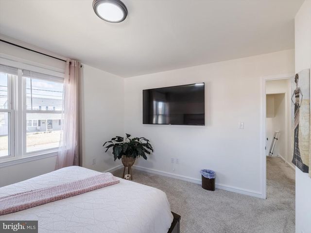 105 W KEYSTONE AVE, Wilmington, DE 19804