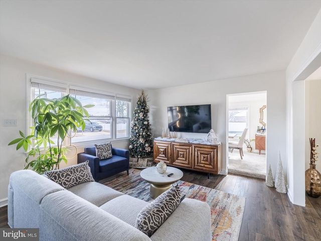 105 W KEYSTONE AVE, Wilmington, DE 19804