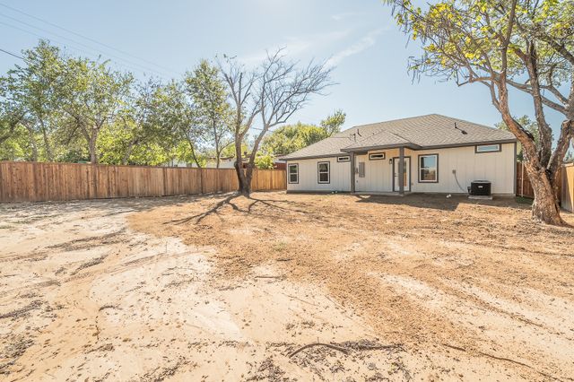 1019 Newby Avenue, Bridgeport, TX 76426