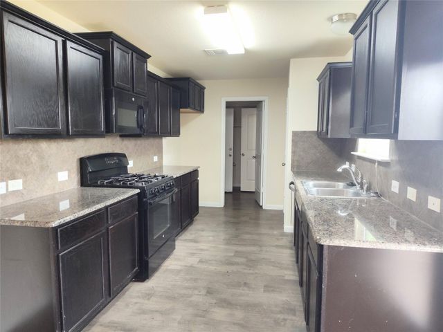 103 Hawkins CT, Hutto, TX 78634