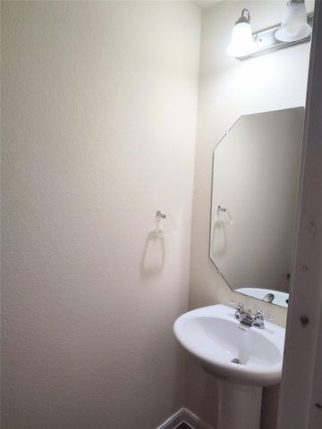 103 Hawkins CT, Hutto, TX 78634