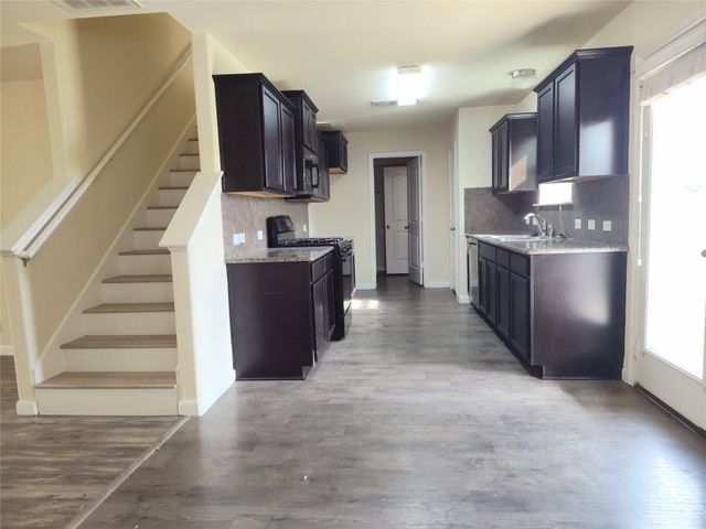 103 Hawkins CT, Hutto, TX 78634