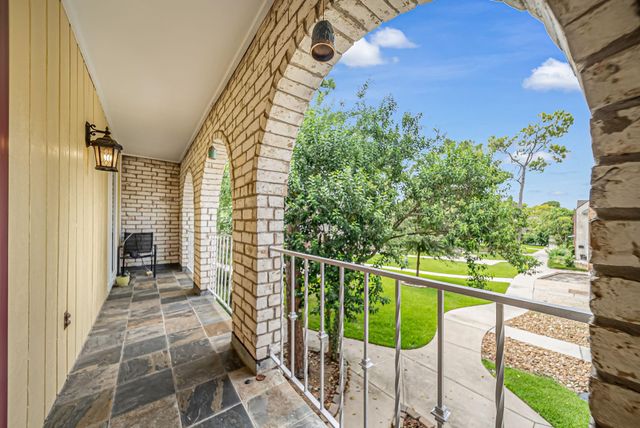 10732 Briar Forest Drive 37, Houston, TX 77042