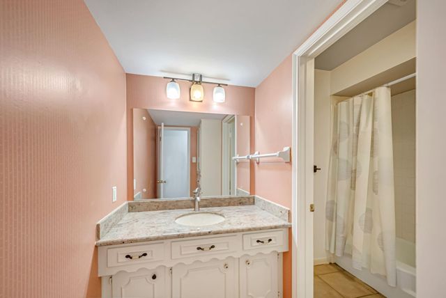 10732 Briar Forest Drive 37, Houston, TX 77042