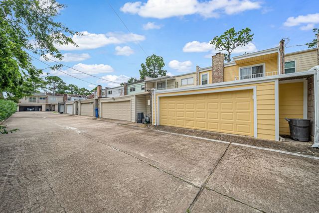 10732 Briar Forest Drive 37, Houston, TX 77042