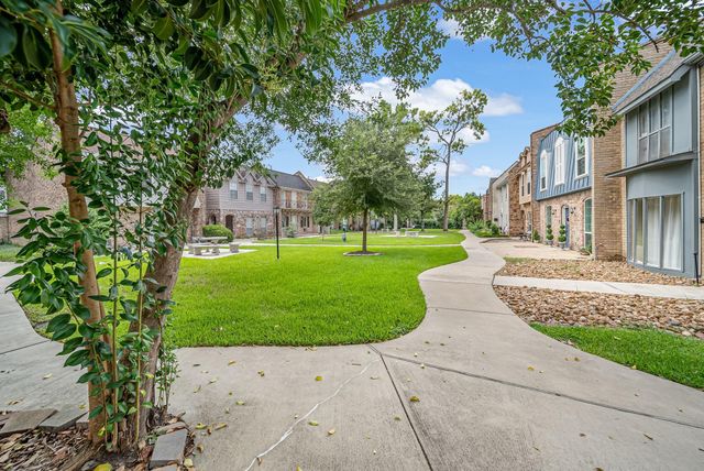 10732 Briar Forest Drive 37, Houston, TX 77042
