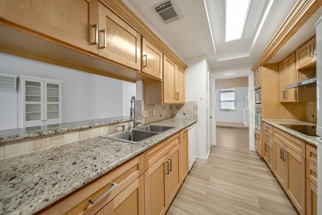 10732 Briar Forest Drive 37, Houston, TX 77042