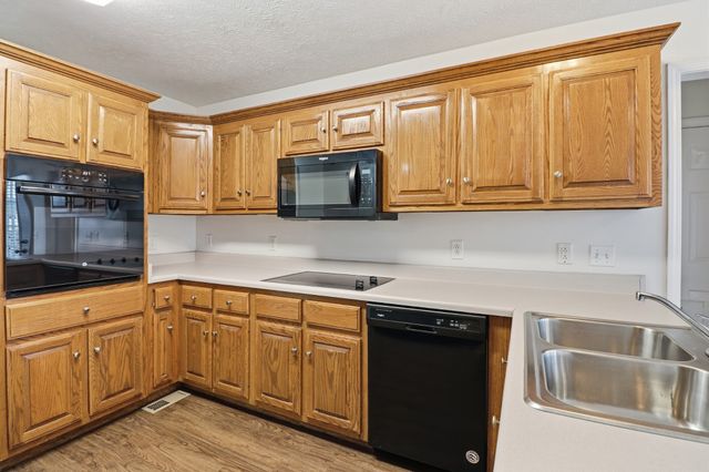 204 Creekwood Dr, White House, TN 37188