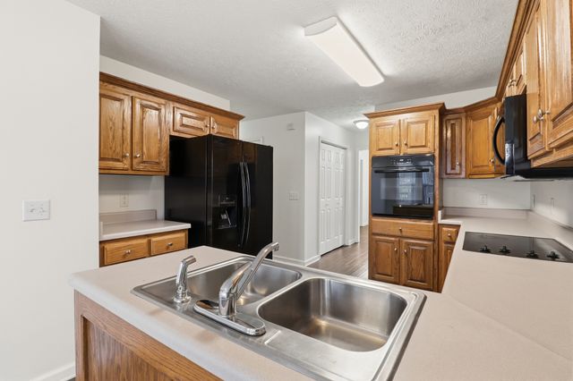 204 Creekwood Dr, White House, TN 37188