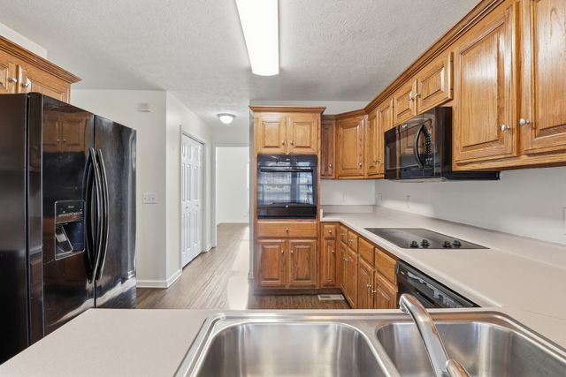 204 Creekwood Dr, White House, TN 37188