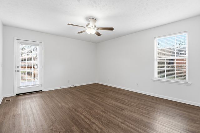 204 Creekwood Dr, White House, TN 37188