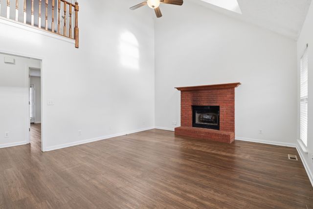 204 Creekwood Dr, White House, TN 37188