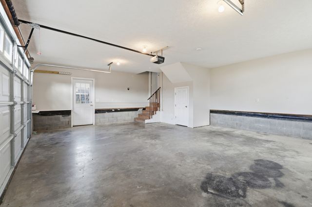 204 Creekwood Dr, White House, TN 37188