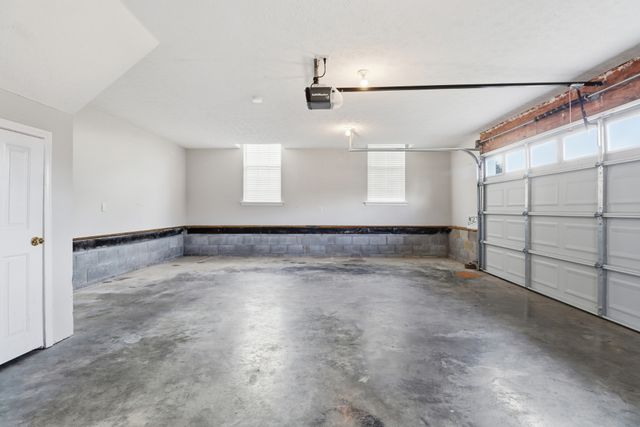 204 Creekwood Dr, White House, TN 37188