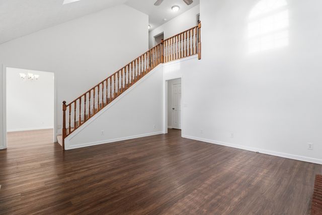 204 Creekwood Dr, White House, TN 37188