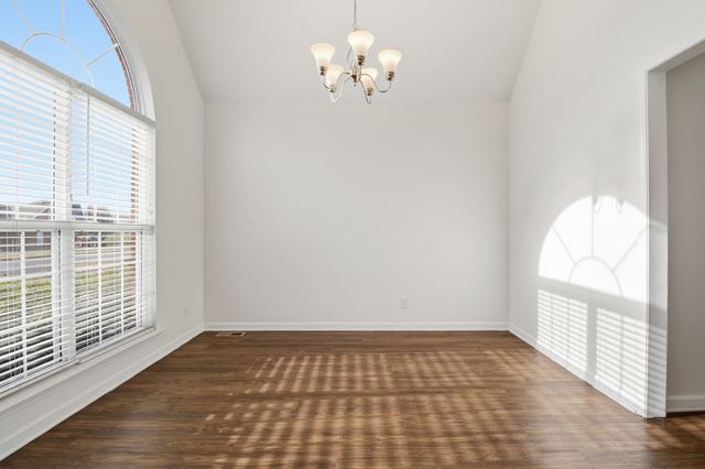 204 Creekwood Dr, White House, TN 37188