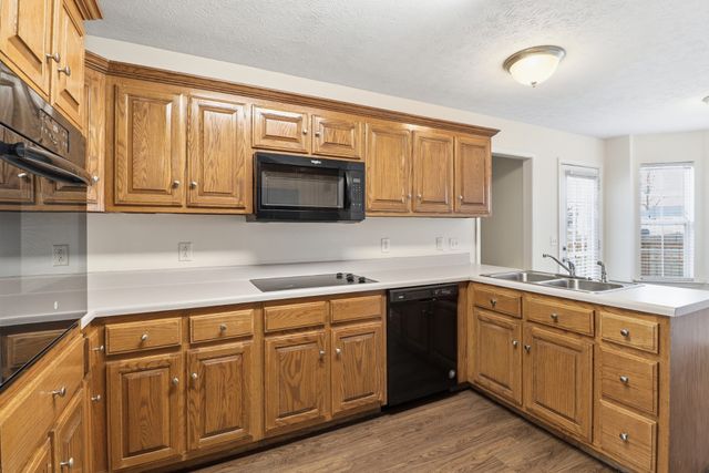 204 Creekwood Dr, White House, TN 37188