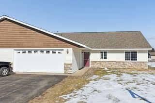 941 W Edge Place 14, New Richmond, WI 54017