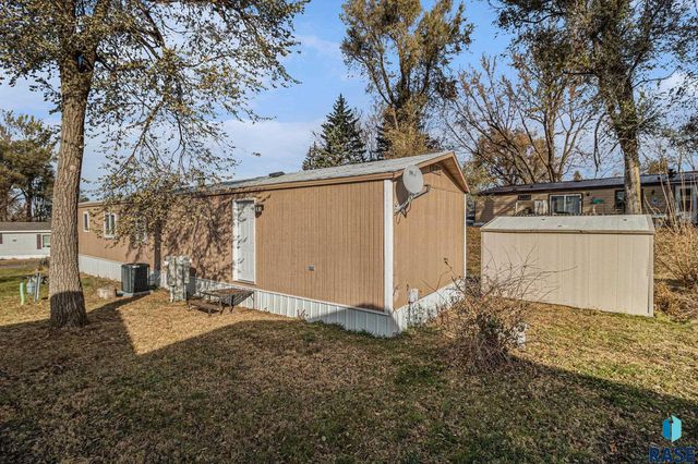 1020 N Bunker Pl Place, Sioux Falls, SD 57103