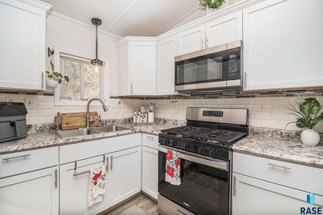 1020 N Bunker Pl Place, Sioux Falls, SD 57103