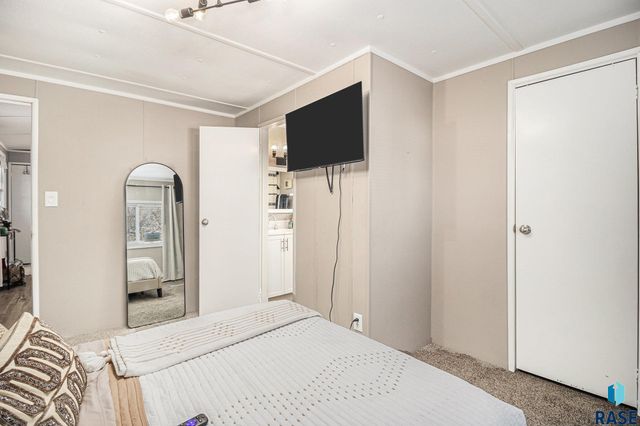 1020 N Bunker Pl Place, Sioux Falls, SD 57103