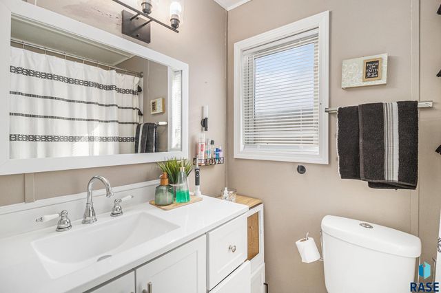 1020 N Bunker Pl Place, Sioux Falls, SD 57103