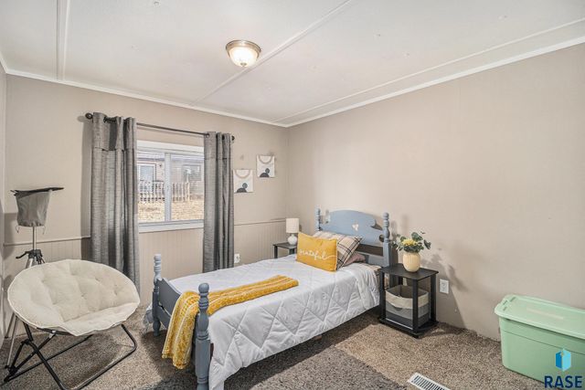 1020 N Bunker Pl Place, Sioux Falls, SD 57103