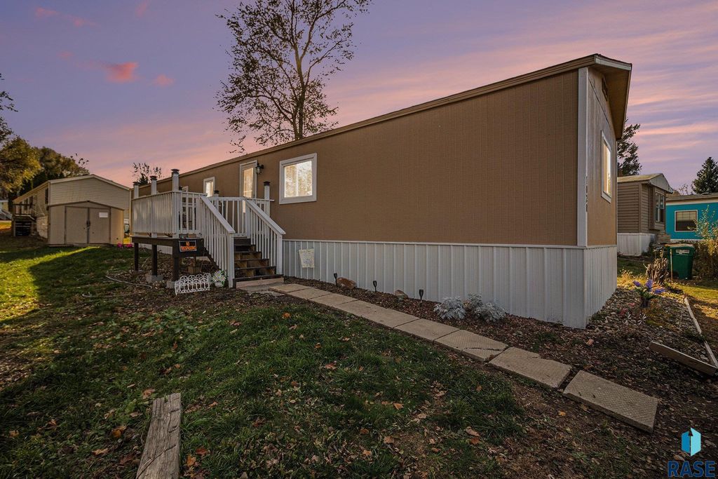 1020 N Bunker Pl Place, Sioux Falls, SD 57103