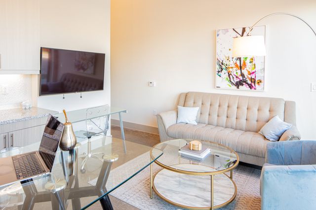 830 N Zang Boulevard 1105, Dallas, TX 75208