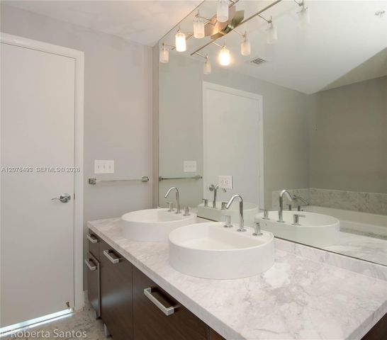 244 Biscayne Boulevard 3802, Miami, FL 33132