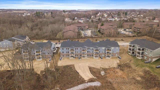 564 Foxhill Drive, 12-102, Crescent Springs, KY 41017