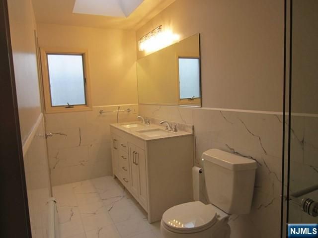 2217 B Mackay B, Fort Lee, NJ 07024